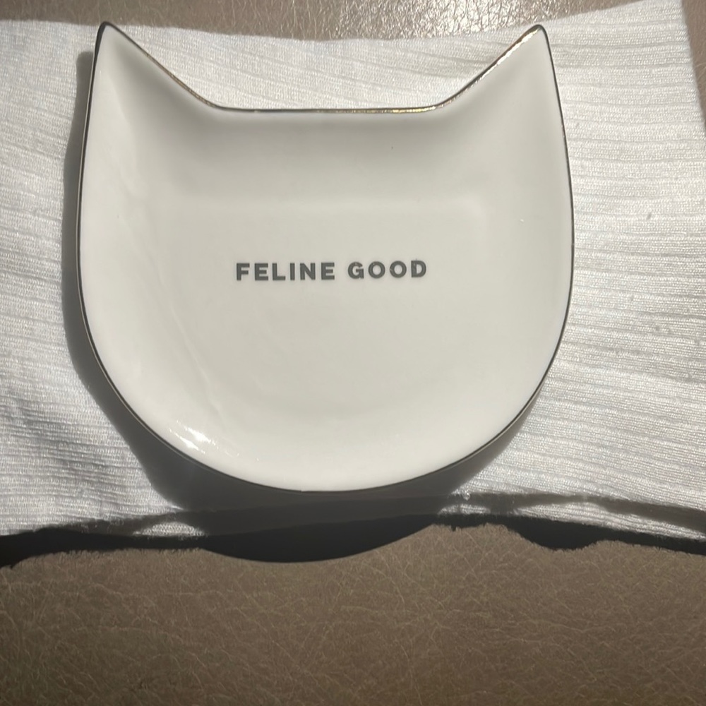 Pinky Up Cat Ears tray